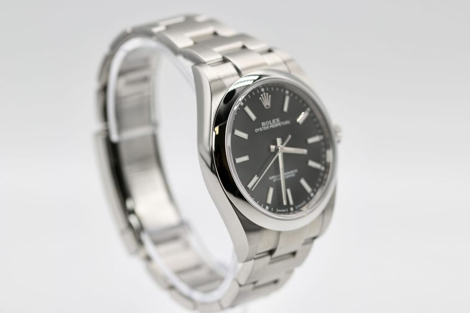 Rolex Oyster Perpetual 114300 Image 2